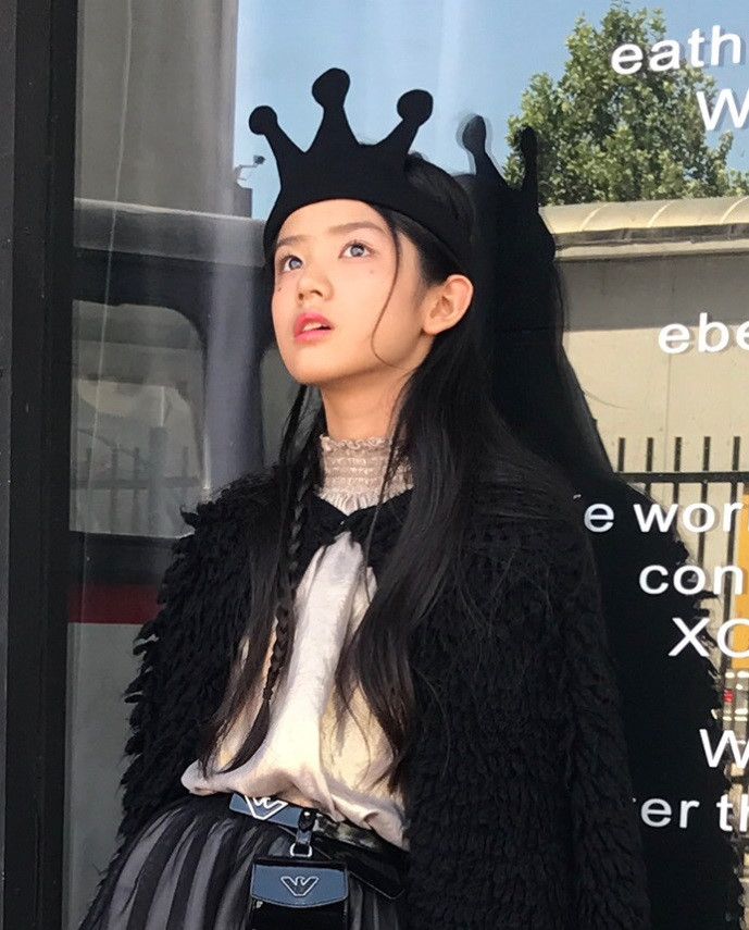 Cô bé 12 tuổi cao 1,60 m được ví như tiểu mỹ nhân Trung Quốc