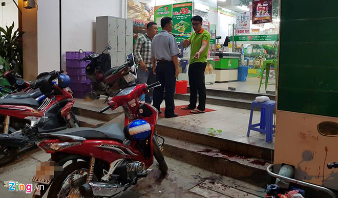 Hai tên cướp đâm bị thương hai người truy đuổi ở Sài Gòn