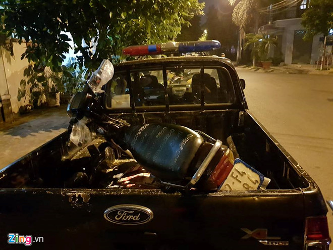 Hai tên cướp đâm bị thương hai người truy đuổi ở Sài Gòn