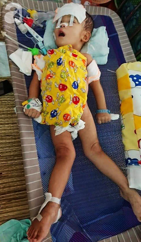 Đang bán rau ngoài chợ, mẹ đơn thân rụng rời nghe tin con trai 2 tuổi rớt xuống sông ngưng tim