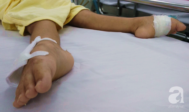 Đang bán rau ngoài chợ, mẹ đơn thân rụng rời nghe tin con trai 2 tuổi rớt xuống sông ngưng tim