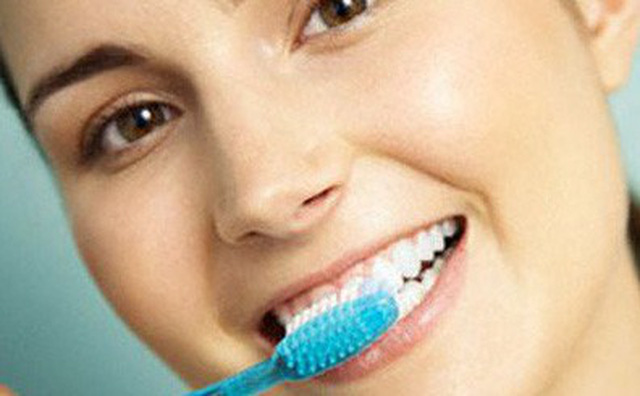 Thói quen đánh răng sai 90% người mắc phải: Làm ướt bàn chải trước khi đánh răng Thói quen đánh răng sai 90% người mắc phải: Làm ướt bàn chải trước khi đánh răng