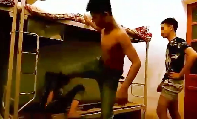 Nghệ An: Clip nam sinh lớp 9 bị bạn cùng phòng đánh đập dã man gây phẫn nộ