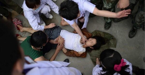 Nữ sinh 14 tuổi đột tử trong giờ thể dục vì trót làm điều này trong kỳ kinh nguyệt Nữ sinh 14 tuổi đột tử trong giờ thể dục vì trót làm điều này trong kỳ kinh nguyệt