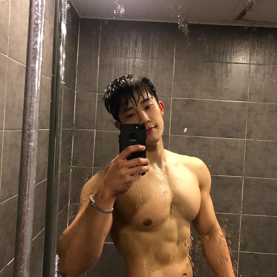 Hành trình lột xác từ ông chú bụng phệ thành trai trẻ 6 múi được ngưỡng mộ gần xa Hành trình lột xác từ ông chú bụng phệ thành trai trẻ 6 múi được ngưỡng mộ gần xa