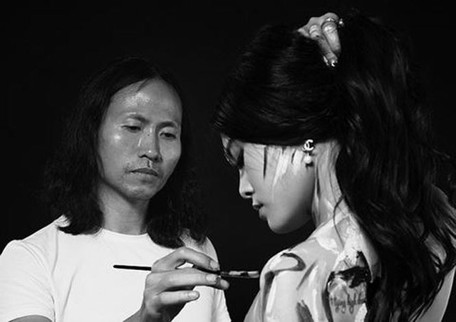 Những tình tiết nóng mẫu nude phản pháo trong vụ tố họa sĩ hiếp dâm