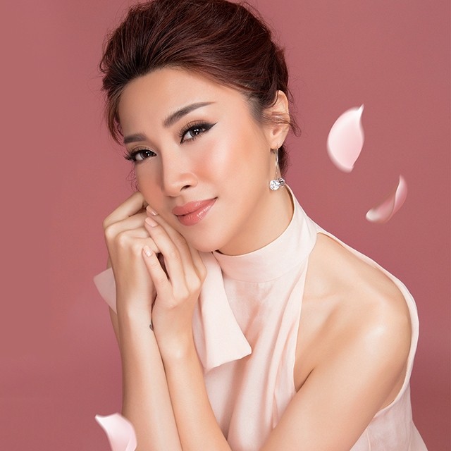Người tình không thừa nhận Công Vinh ra tự truyện, Pha Lê lập tức đăng đàn đá xoáy? Người tình không thừa nhận Công Vinh ra tự truyện, Pha Lê lập tức đăng đàn đá xoáy?