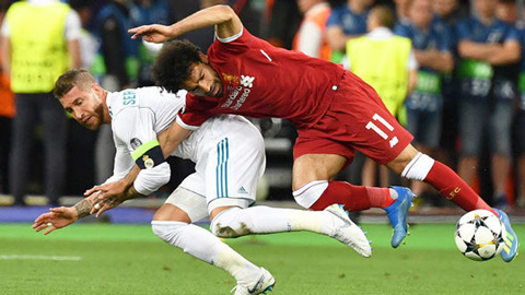 Ramos bị kiện đòi đền bù 1 tỷ euro vì làm bị thương Salah Ramos bị kiện đòi đền bù 1 tỷ euro vì làm bị thương Salah
