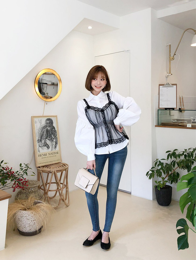 Váy/áo hai dây – những items chống chỉ định mặc đến nơi công sở nay đã có cách diện sao cho chỉn chu và thanh lịch Váy/áo hai dây – những items chống chỉ định mặc đến nơi công sở nay đã có cách diện sao cho chỉn chu và thanh lịch