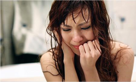 Gia cảnh giàu có của nhà chồng thứ hai khiến tôi lo sợ bí mật của mình bị bại lộ