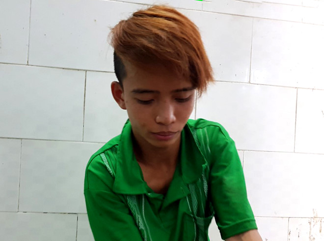 Phút vật lộn với tên cướp có dao của 3 nhân viên ngân hàng