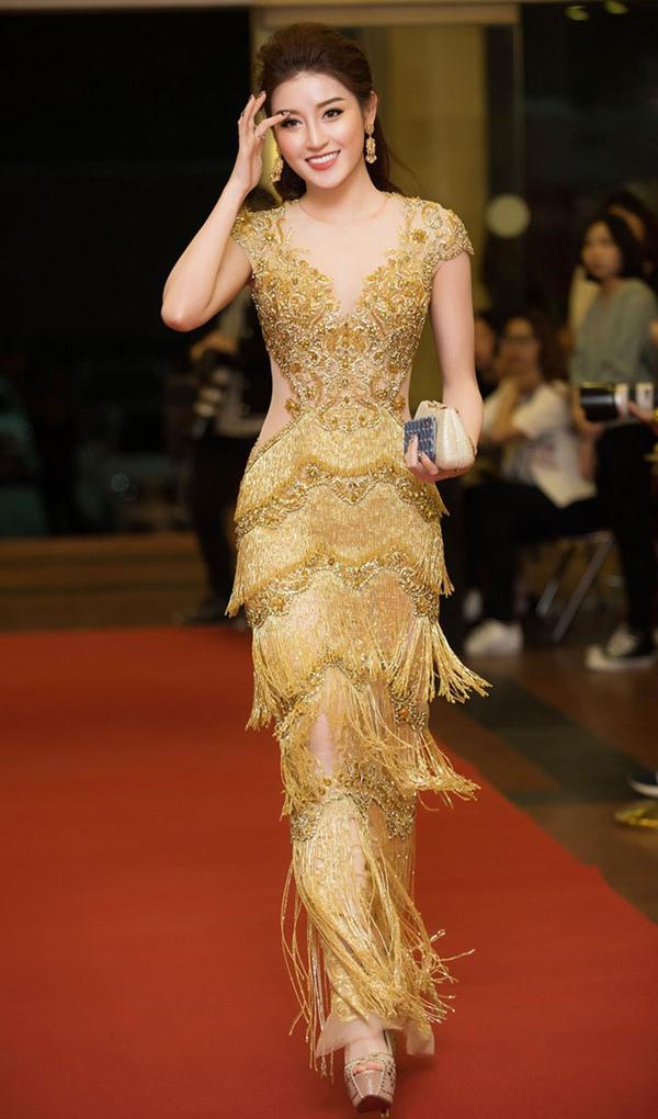 Điểm mặt những chiếc đầm tua rua đang công phá làng mốt Việt