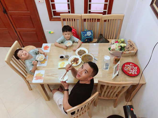 Cuộc sống tràn ngập hạnh phúc của MC Hoàng Linh và bạn đời là đồng nghiệp VTV Cuộc sống tràn ngập hạnh phúc của MC Hoàng Linh và bạn đời là đồng nghiệp VTV
