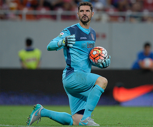 Thủ môn xin ra ngoài đi tiểu giữa trận đấu