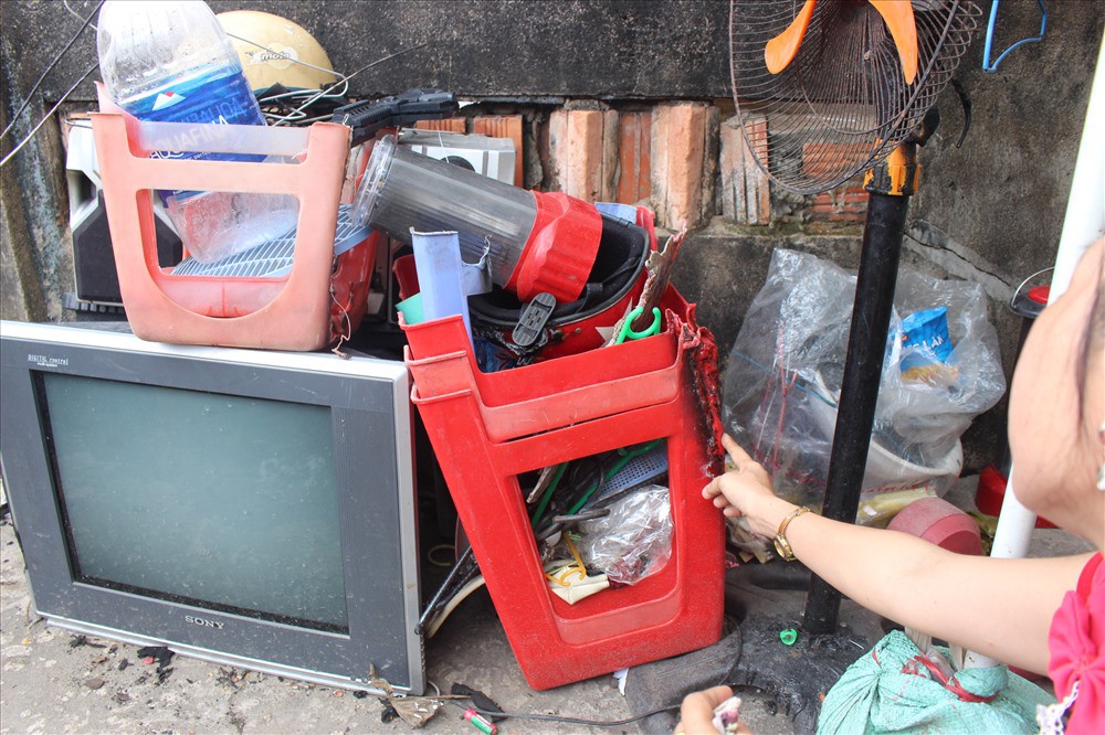 Trực tiếp chứng kiến đồ đạc trong nhà tự bốc cháy như có ma thuật