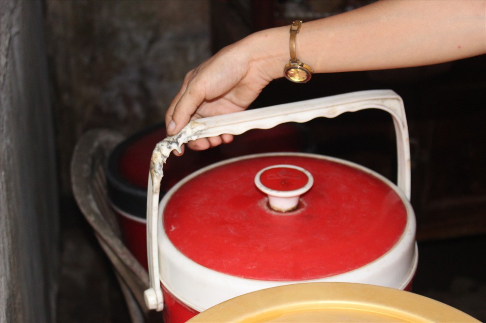 Trực tiếp chứng kiến đồ đạc trong nhà tự bốc cháy như có ma thuật