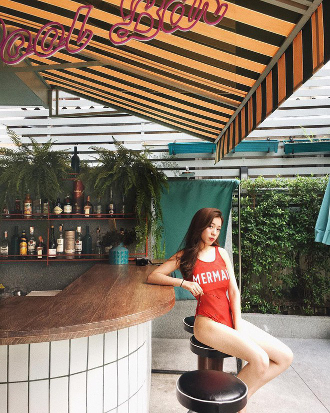 Kén dáng và rất dễ gặp tai nạn nhưng áo bơi khoét hông cao vẫn là kiểu áo hot nhất hè này Kén dáng và rất dễ gặp tai nạn nhưng áo bơi khoét hông cao vẫn là kiểu áo hot nhất hè này