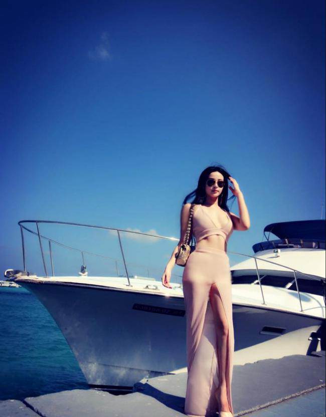 Cuộc sống xa hoa của những hot girl bỏ showbiz lấy chồng đại gia