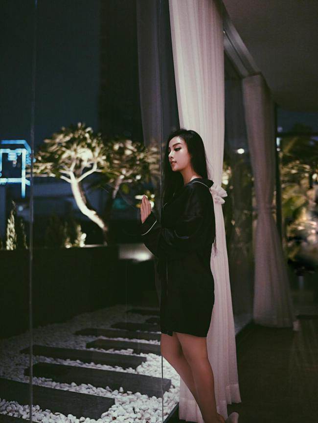 Cuộc sống xa hoa của những hot girl bỏ showbiz lấy chồng đại gia