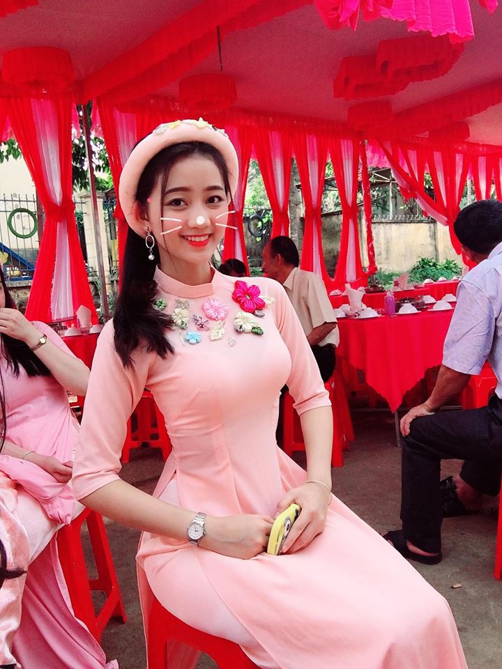 Quá xinh khi chụp ảnh kỉ yếu, nữ sinh Đăk Nông được xin link nhiều đến nỗi phải khoá Facebook Quá xinh khi chụp ảnh kỉ yếu, nữ sinh Đăk Nông được xin link nhiều đến nỗi phải khoá Facebook