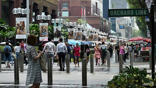 Singapore bắt nhóm 4 người Việt trộm quần áo hàng hiệu