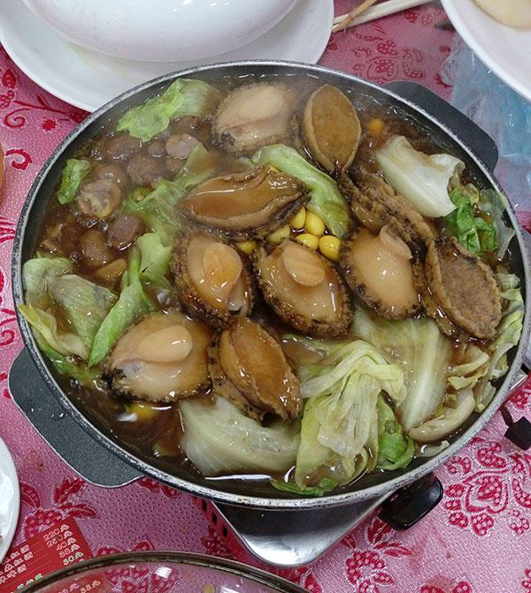 Cỗ cưới quê hoành tráng với 20 món toàn hải sản sang chảnh khiến dân tình choáng váng Cỗ cưới quê hoành tráng với 20 món toàn hải sản sang chảnh khiến dân tình choáng váng