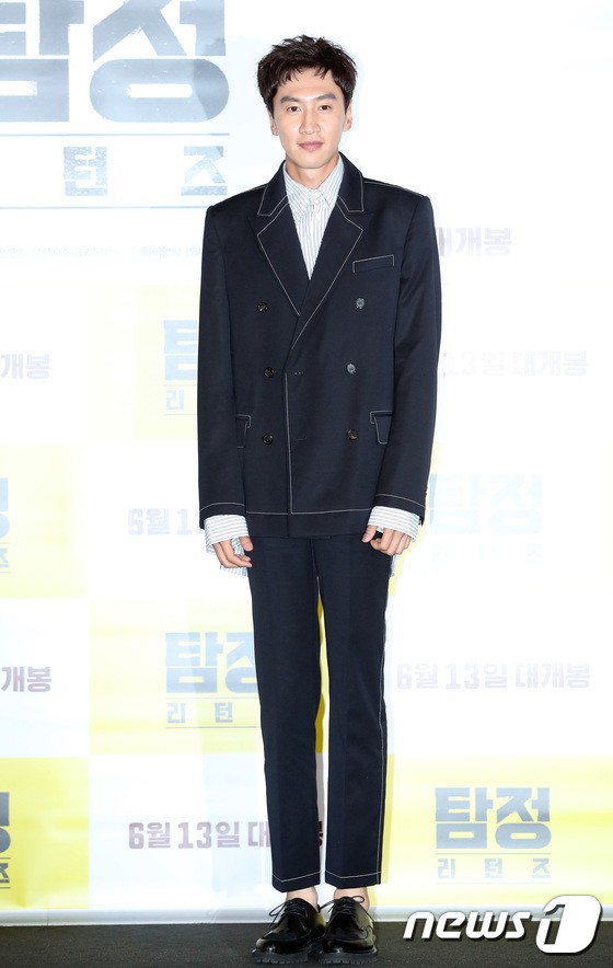 Sau scandal vạ miệng đến mức bị kiến nghị xử tử hình, Lee Kwang Soo xuất hiện với thái độ khác hẳn mọi khi