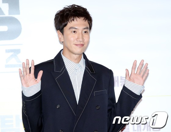 Sau scandal vạ miệng đến mức bị kiến nghị xử tử hình, Lee Kwang Soo xuất hiện với thái độ khác hẳn mọi khi Sau scandal vạ miệng đến mức bị kiến nghị xử tử hình, Lee Kwang Soo xuất hiện với thái độ khác hẳn mọi khi