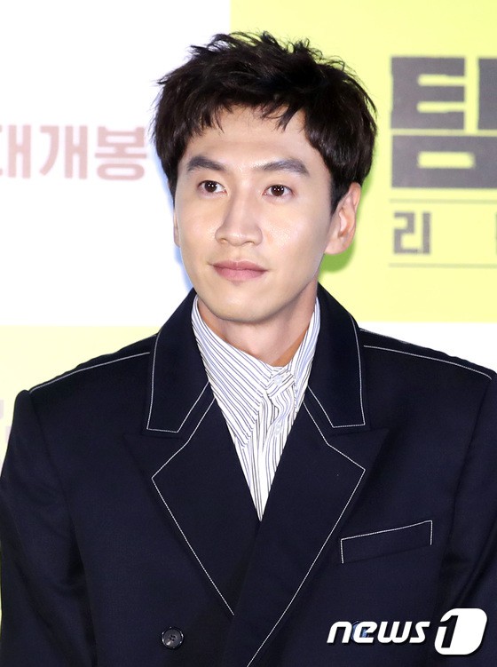 Sau scandal vạ miệng đến mức bị kiến nghị xử tử hình, Lee Kwang Soo xuất hiện với thái độ khác hẳn mọi khi