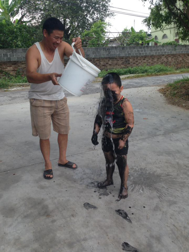 Cậu bé mũm mĩm khiến dân mạng vừa thương vừa phì cười khi mới tập xe đạp nhưng cứ tưởng mình là tay lái lụa Cậu bé mũm mĩm khiến dân mạng vừa thương vừa phì cười khi mới tập xe đạp nhưng cứ tưởng mình là tay lái lụa