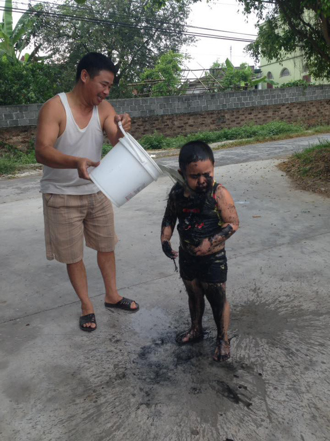 Cậu bé mũm mĩm khiến dân mạng vừa thương vừa phì cười khi mới tập xe đạp nhưng cứ tưởng mình là tay lái lụa Cậu bé mũm mĩm khiến dân mạng vừa thương vừa phì cười khi mới tập xe đạp nhưng cứ tưởng mình là tay lái lụa