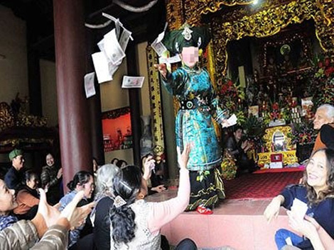 Độc chiêu lừa tiền tỷ của thánh cô, thánh cậu