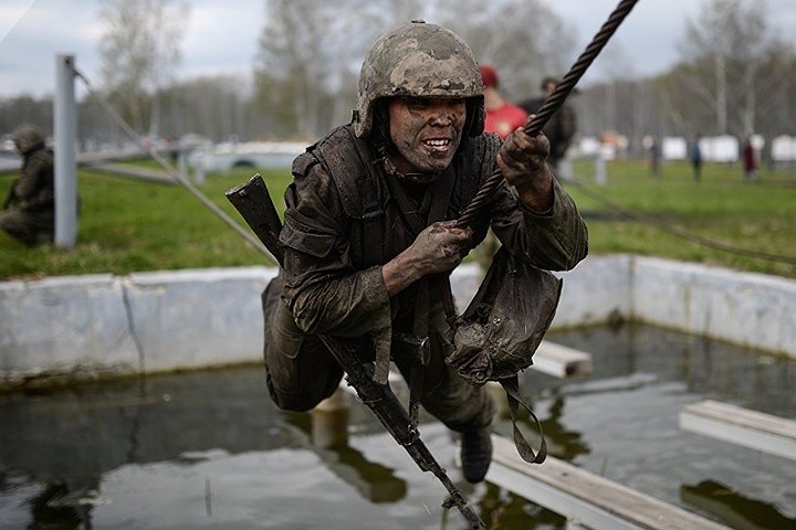 Cận cảnh đặc nhiệm nội vụ Nga vượt qua bài thử thách khắc nghiệt