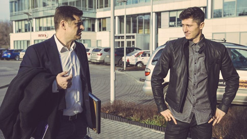 Siêu cò Zahavi muốn Lewandowski rời Bayern Munich