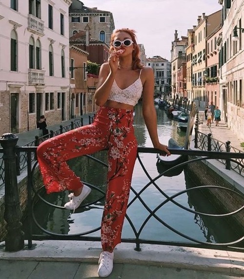 Áo hở eo và siêu kiệm vải đang là xu hướng gợi cảm nhất hè năm nay Áo hở eo và siêu kiệm vải đang là xu hướng gợi cảm nhất hè năm nay