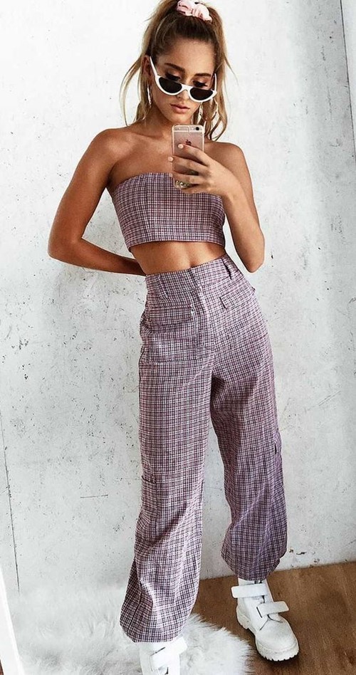 Áo hở eo và siêu kiệm vải đang là xu hướng gợi cảm nhất hè năm nay