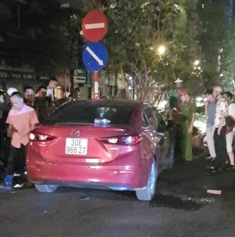 Hà Nội: Say xỉn rồi phóng xe tốc độ cao lao vào dải phân cách, người đàn ông bất động ngay trên vô lăng Hà Nội: Say xỉn rồi phóng xe tốc độ cao lao vào dải phân cách, người đàn ông bất động ngay trên vô lăng