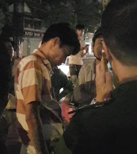 Hà Nội: Say xỉn rồi phóng xe tốc độ cao lao vào dải phân cách, người đàn ông bất động ngay trên vô lăng