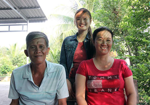 Niềm vui của người đàn ông đòi lại được 2 vé số độc đắc bị lừa