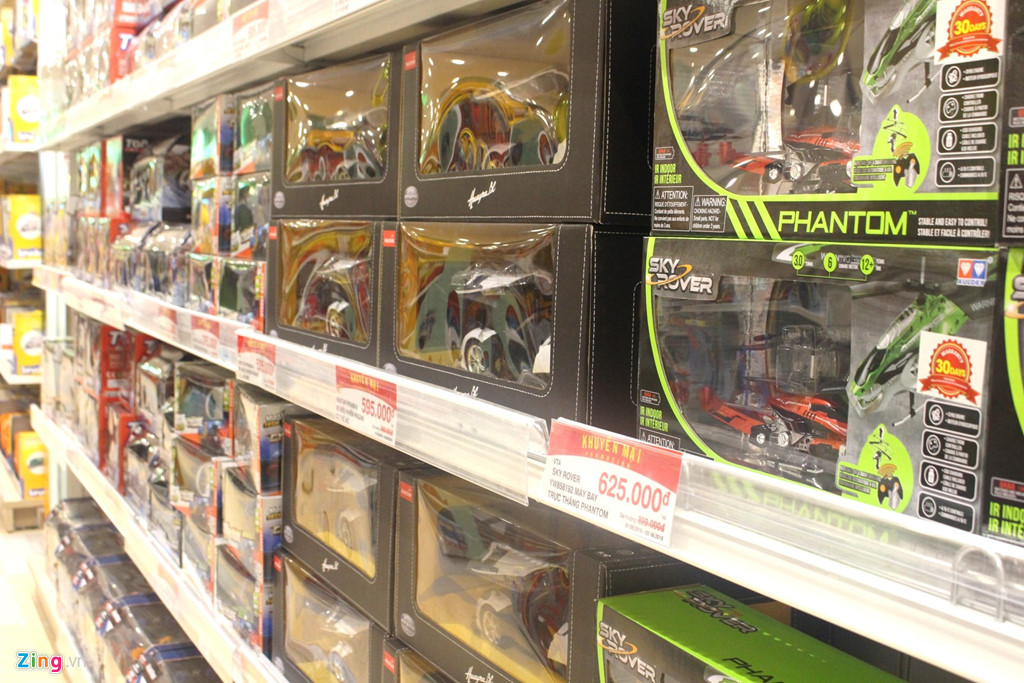 Phụ huynh săn lùng đồ chơi bạc triệu cho trẻ ngày Quốc tế Thiếu nhi