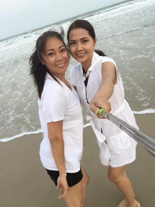 Khoe hình giống mẹ chồng như con đẻ, nàng dâu choáng váng khi bị kẻ khác ăn cắp ảnh để câu like Khoe hình giống mẹ chồng như con đẻ, nàng dâu choáng váng khi bị kẻ khác ăn cắp ảnh để câu like