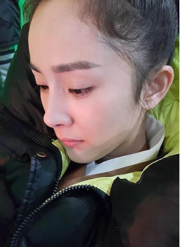 Dở khóc dở cười khi Dương Mịch bị tuột tóc giả, lộ trán hói tại hậu trường