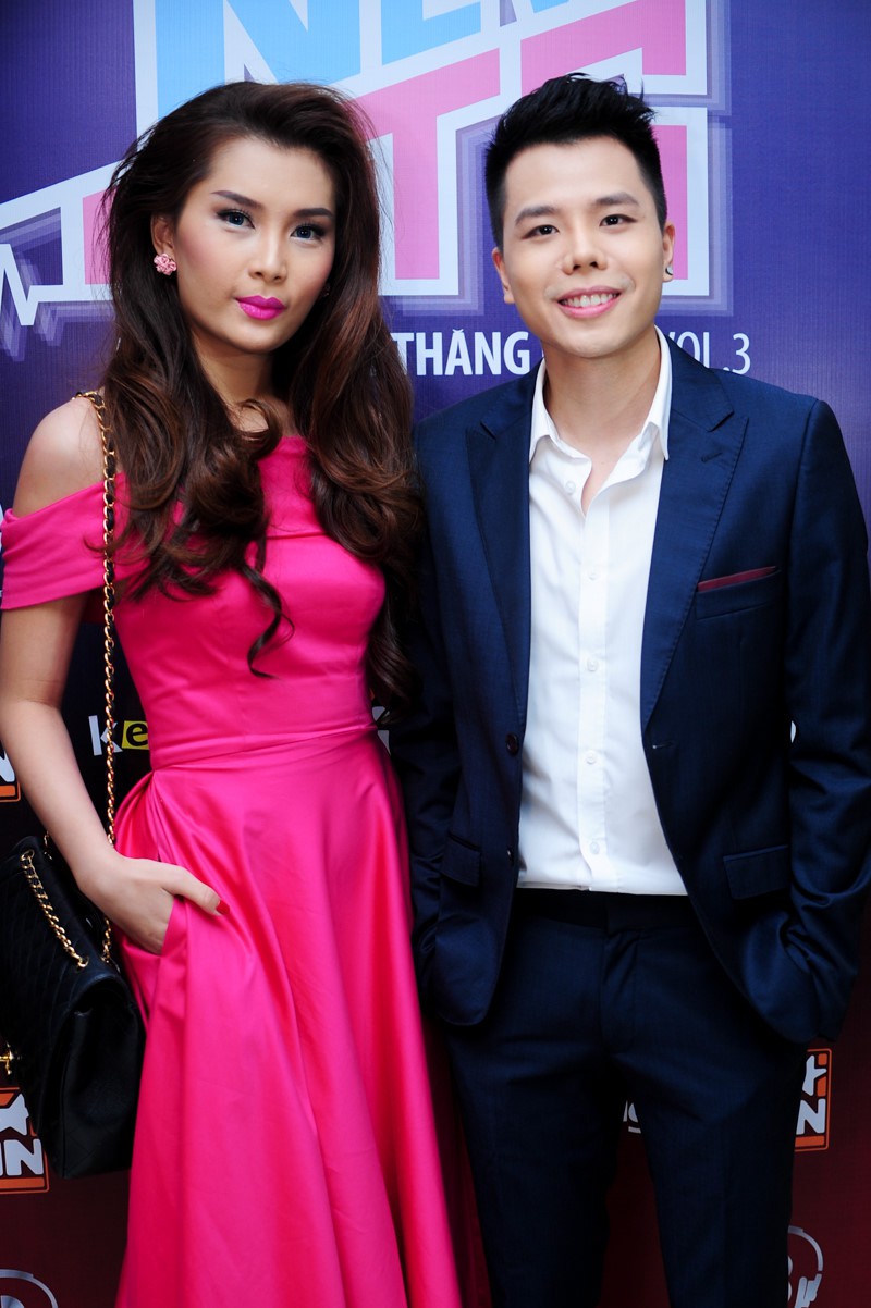 Sao nam Vbiz giữ khoảng cách với đồng nghiệp nữ: Trường Giang thoải mái ôm hôn, Isaac chỉ chạm eo cũng dè chừng