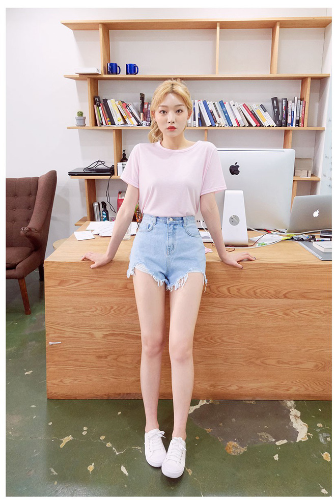 Mùa hè thích nhất là được mặc nhiều kiểu quần shorts, mà kiểu nào cũng khiến các nàng say mê rồi muốn diện cho bằng hết