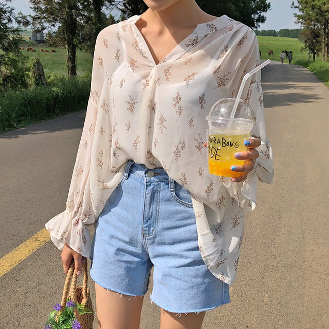 Mùa hè thích nhất là được mặc nhiều kiểu quần shorts, mà kiểu nào cũng khiến các nàng say mê rồi muốn diện cho bằng hết