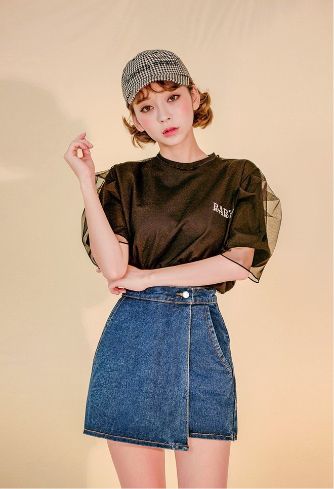 Mùa hè thích nhất là được mặc nhiều kiểu quần shorts, mà kiểu nào cũng khiến các nàng say mê rồi muốn diện cho bằng hết Mùa hè thích nhất là được mặc nhiều kiểu quần shorts, mà kiểu nào cũng khiến các nàng say mê rồi muốn diện cho bằng hết