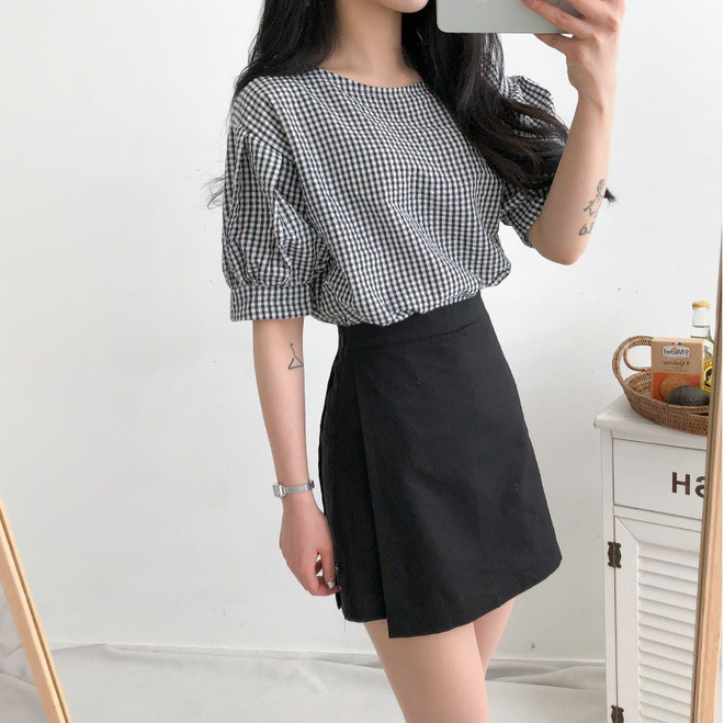 Mùa hè thích nhất là được mặc nhiều kiểu quần shorts, mà kiểu nào cũng khiến các nàng say mê rồi muốn diện cho bằng hết Mùa hè thích nhất là được mặc nhiều kiểu quần shorts, mà kiểu nào cũng khiến các nàng say mê rồi muốn diện cho bằng hết