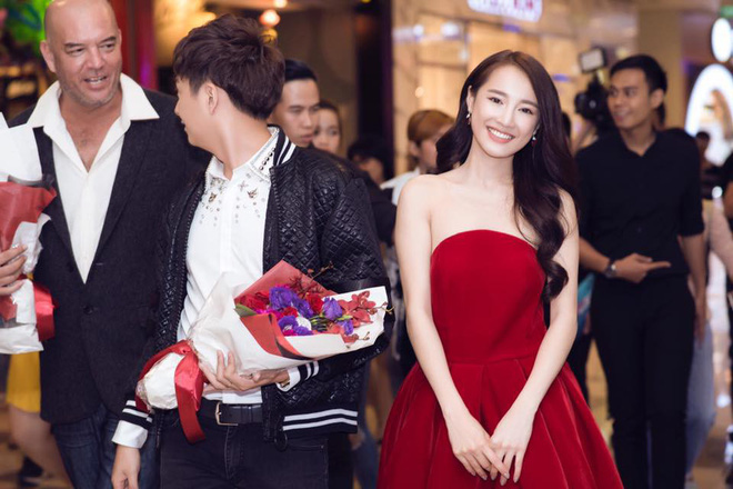 Mặc lại váy cũ, Hòa Minzy đụng hàng bất phân thắng bại với Nhã Phương