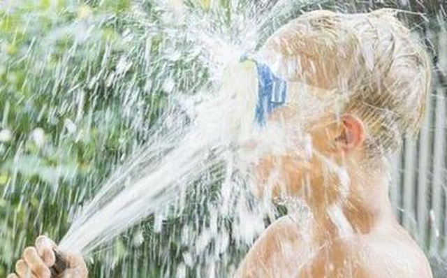 Cách phân biệt say nắng, cháy nắng, mất nước trong mùa hè