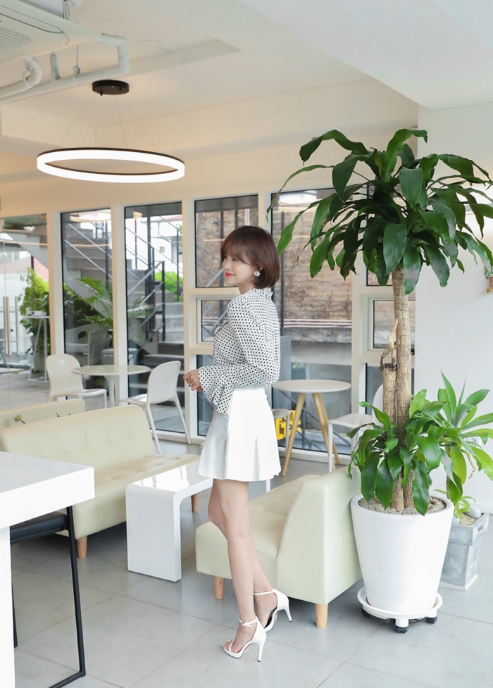 Sơ mi tay chuông - Sự lựa chọn cho các cô nàng mê thời trang Sơ mi tay chuông - Sự lựa chọn cho các cô nàng mê thời trang